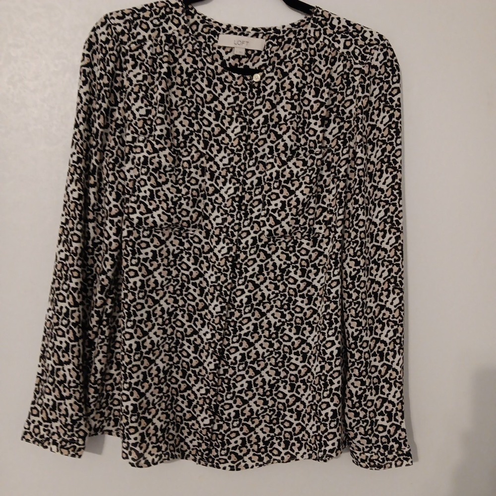 Loft Long Sleeved Button-up  Blouse  Women's Sz S‎  Hidden Buttons Cheeta...